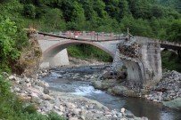 TARİHİ KEMER - Yikilan Tarihi Kemer Köprünün Yerine Yeni Kemer Köprü Yapildi