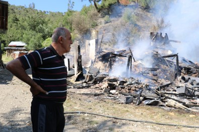 Amasya'da Bir Ev Yanarak Kül Oldu