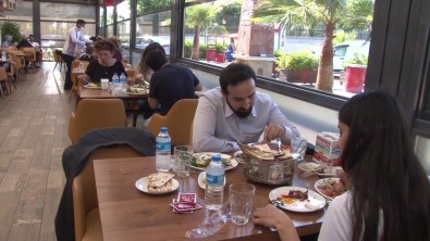 Kisitlamasiz Cumartesi Gününde Vatandaslar Restoran Ve Kafeleri Tercih Etti