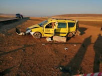 DACIA - Konya'da Ticari Taksi Sarampole Devrildi Açiklamasi 1 Ölü, 5 Yarali