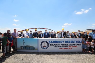 Sahinbey'de Malazgirt Camii'nin Temeli Atildi