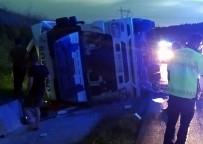 DİREKSİYON - Samsun'da Tir Devrildi Açiklamasi 1 Yarali
