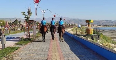 Tusba'nin Sahilleri Atli Birliklere Emanet