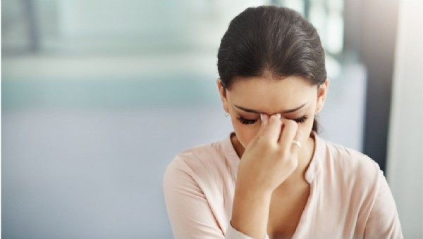 Migren Nedir? Belirtileri Nelerdir?