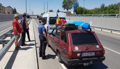 Araciyla Gezen Turist Süphe Üzerine Ihbar Edildi, Polis Herakete Geçti