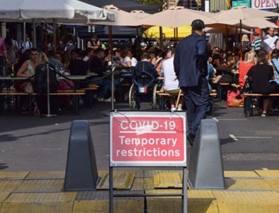 İngiltere normalleşme takvimini 4 hafta erteledi!