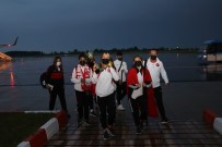 BRONZ MADALYA - Samsun'un Dünya Sampiyonlari Çiçekle Karsilandi