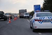 YUNUS EMRE - Anne Kiz Hayatini Kaybetti, Baba Ve Ogullari Yasam Savasi Veriyor