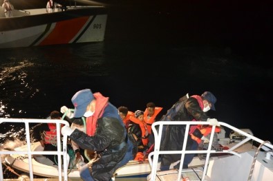 Balikesir Açiklarinda 8 Düzensiz Göçmen Kurtarildi