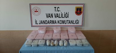 Baskale'de 34 Kilo Metamfetamin Ele Geçirildi