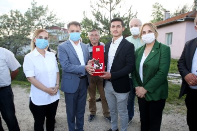 Baskan Deveci'den Türkiye'nin En Genç Muhtarinin Vizyonuna Övgü