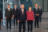 ANGELA MERKEL - Cumhurbaşkanı Erdoğan, NATO Zirvesi'nde görüştüğü liderlere 'Türkiye'nin Terörizmle Mücadelesi' kitabını takdim etti