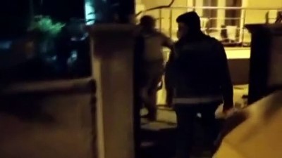Elebasiligini Sedat Peker'in Yaptigi Suç Örgütüne Yönelik Afyonkarahisar Merkezli Operasyonda 2 Zanli Tutuklandi