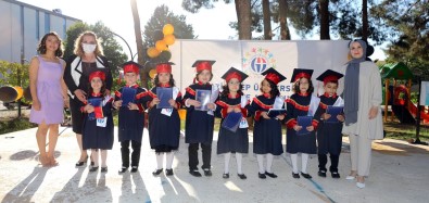 GAÜN Kres Ve Anaokulu Ögrencilerinin Mezuniyet Sevinci