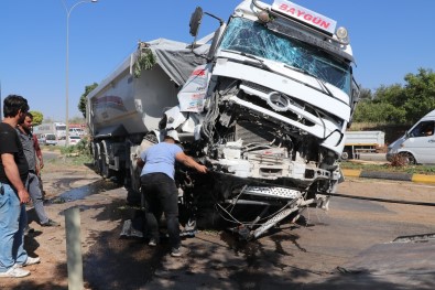 Iki Tir Kafa Kafaya Çarpisti Açiklamasi 1'I Agir 2 Yarali