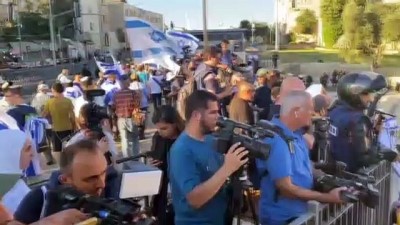 Israil, Bati Seria'da, Dogu Kudüs'teki 'Bayrak Yürüyüsü'nü Protesto Eden Filistinlilere Müdahale Etti