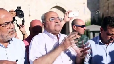 Israil Güçleri Dogu Kudüs'teki 'Bayrak Yürüyüsü'nü Protesto Eden Gazze Seridi'ndeki Filistinlilere Ates Açti