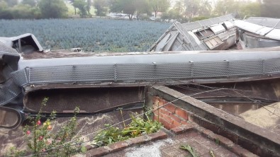 Meksika'da Raydan Çikan Tren 4 Eve Zarar Verdi Açiklamasi 1 Ölü, 3 Yarali