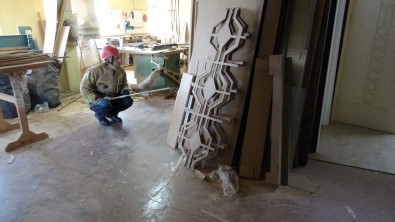 (Özel) Pendik'te Atölyeye Giren Yilani Bulmak Için Ates Yaktilar