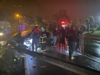 BÜLENT ECEVİT ÜNİVERSİTESİ - Yagmurda Kayganlasan Yol Kazaya Neden Oldu Açiklamasi 2 Yarali