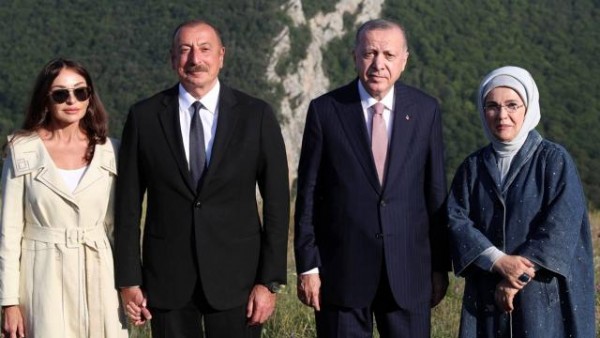 Cumhurbaşkanı Erdoğan, Şuşa’daki tarihi yerleri gezdi!