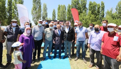 Agri'da Törenle Çiftçilere Kaz Yetistiriciligi Makine Ve Ekipmanlari Dagitildi