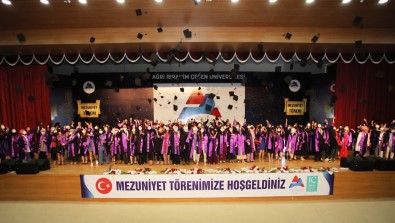 AIÇÜ'de Yüz Yüze Mezuniyet Töreni Coskusu