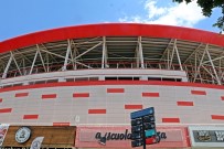 ANTALYASPOR - Antalyaspor Stadyumu'ndan Çikan Dumanlar Itfaiye Ve Polisi Alarma Geçirdi