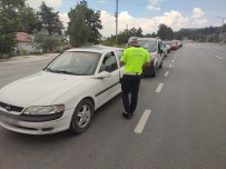 SÜRÜCÜ BELGESİ - Burdur'da 172 Sürücüye Ceza Yazildi, 11 Sürücünün De Ehliyetine El Konuldu