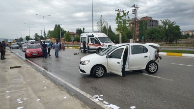 Çorum'da Zincirleme Kaza Açiklamasi 2 Saglik Çalisani Yaralandi