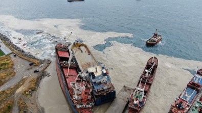 Kartal'da Halati Kopmasi Sonucu Baska Bir Gemiye Çarpan Gemi, Drone Ile Havadan Görüntülendi.