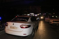 YUNUS TİMLERİ - Polisten Kaçan Alkollü Sürücü 2 Kilometre Kovalamanin Ardindan Taksiye Çarpinca Yakalandi