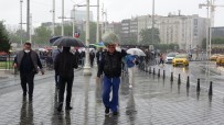 TAKSIM - Taksim'de Etkili Olan Saganak Yagmur Ve Rüzgar Vatandaslara Zor Anlar Yasatti