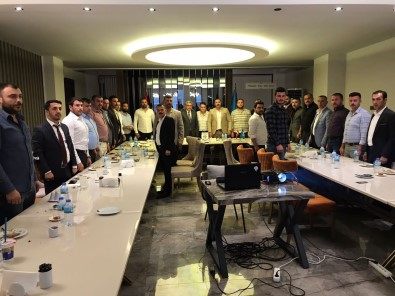 Ülkü Ocaklari, Ilçe Baskanlari Toplantisi Yapildi