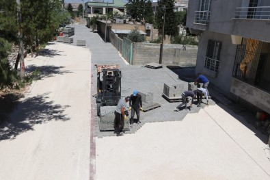 Birecik'te Kilitli Parke Çalismalari Sürüyor