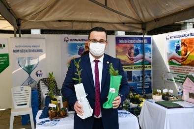 Dünya Çöllesme Gününde Fidan Dagitildi