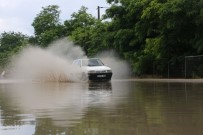 BİSİKLET - Edirne'de Yagmur Sonrasi Yollar Göle Döndü