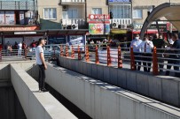 SIGARA - Intihar Girisimini Emniyet Müdürü Engelledi