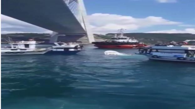 İstanbul'da balıkçı teknesine gemi çarptı