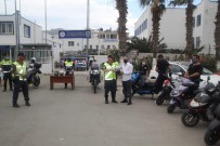 TURGUTREIS - Jandarma Motosiklet Sürücülerine Maske Dagitti