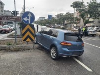SANAYİ SİTESİ - Kavsakta Trafik Kazasi; 2 Kisi Yaralandi