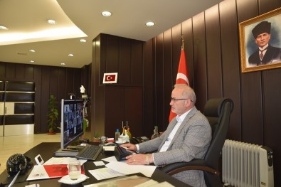 Rektör Ünal, 'Yüksek Din Ögretimi Çalistayi'nda Fikir Ve Önerilerini Paylasti