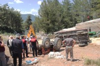 DİREKSİYON - Traktörün Altinda Kaldi