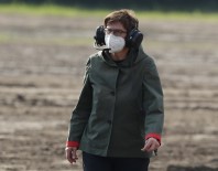 YAHUDI - Almanya Savunma Bakani Kramp-Karrenbauer Açiklamasi 'Litvanya'daki Olay Alman Ordusunun Itibarini Tehlikeye Atti'