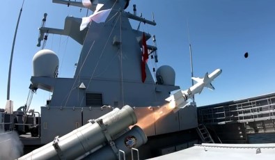 Atmaca, Ilk Kez Gemi Hedefi Vurdu