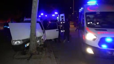 Düzce'de Agaca Çarpan Otomobildeki 4 Kisi Yaralandi