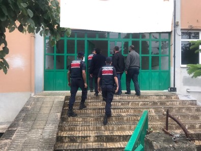 Eski Okul Binasini Sahte Ilaç Üretiminde Kullandilar