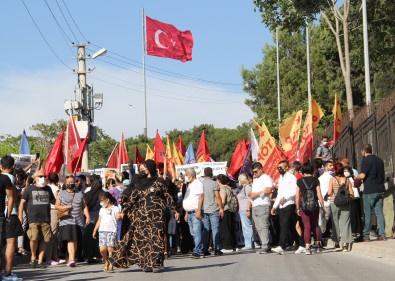 HDP Il Binasindaki Saldirida Ölen Deniz Poyraz'in Cenazesinde Kisa Süreli Gerginlik