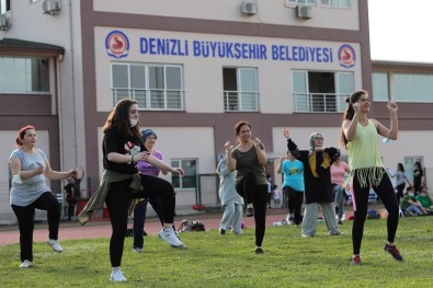 Kadinlara Özel Sabah Aksam Açik Hava Sporlar Basladi