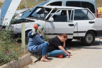 Kaza Yaptigi Aracin Basinda Yigilip Kaldi